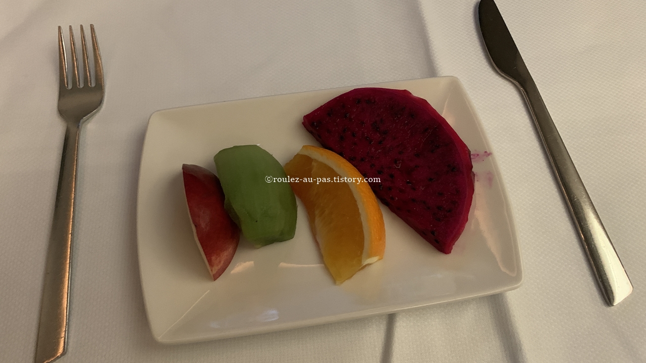 CX419_A359_BIZ_FRUITS