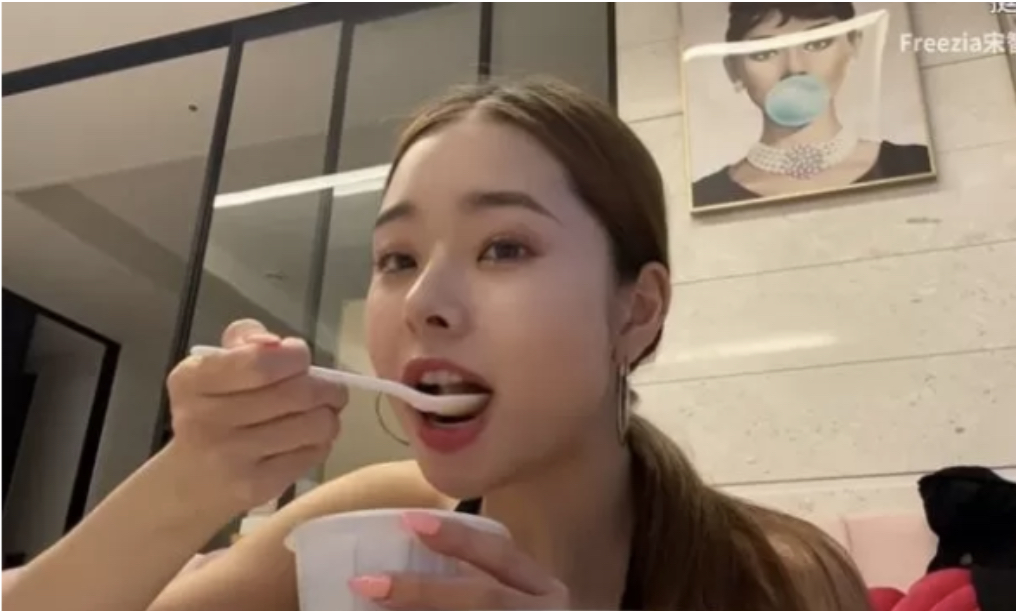  ‘짝퉁 논란’ ‘김치논란’ 송지아 생얼 사과 후 활동 중단?
