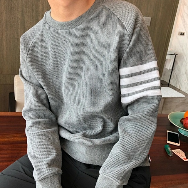  [THOM BROWNE] 톰브라운 사선 완장 스웨트 셔츠 맨투맨 니트 티셔츠 MJT205A-06452-035-2 (3 COLOR)