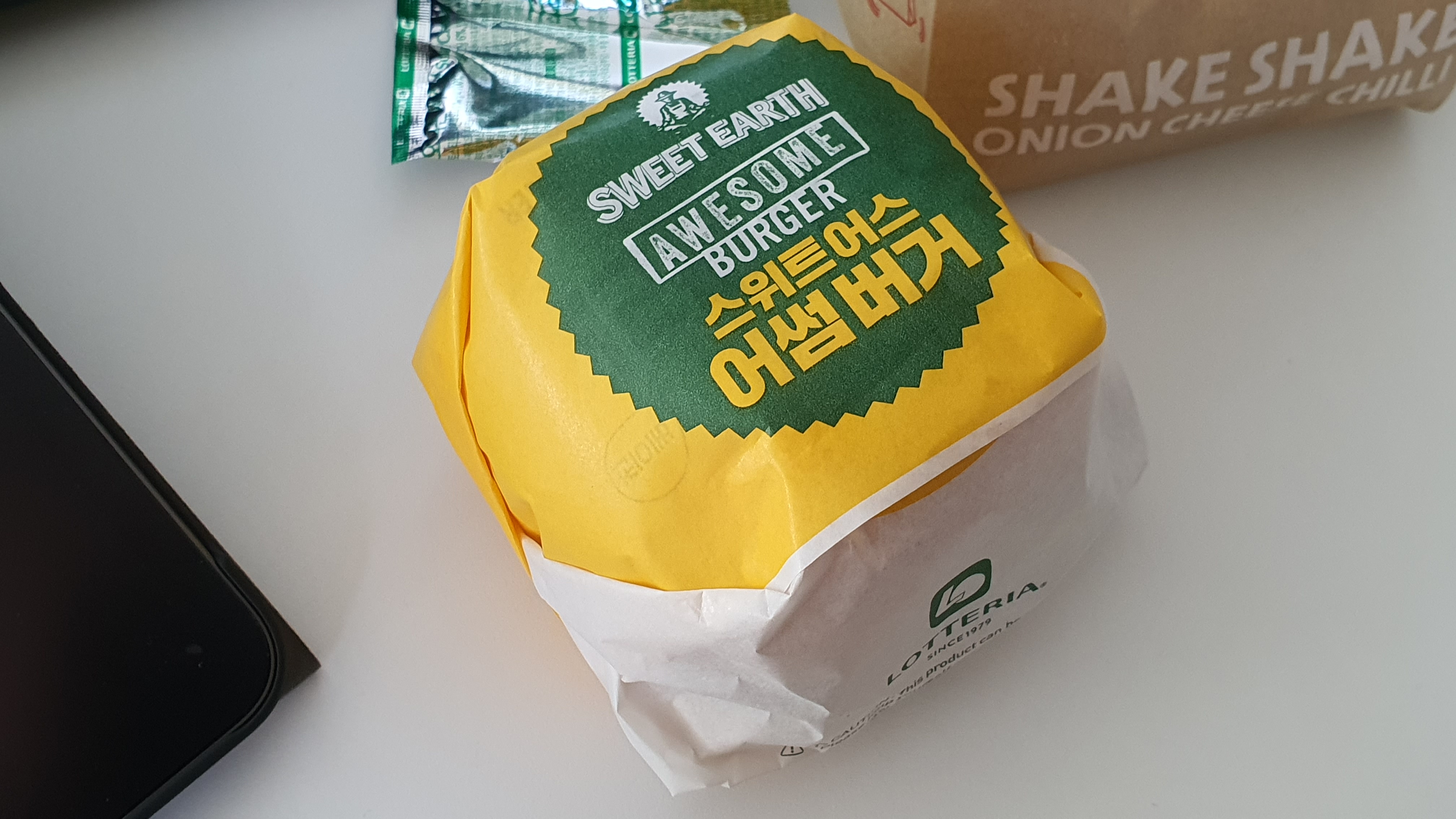  롯데리아 비건 식물성 신메뉴 : 스위트 어스 어썸버거 짱맛탱!