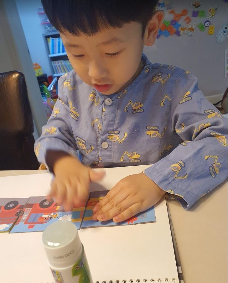  4살 아이와 함께 오리고 붙이는 만들기 놀이