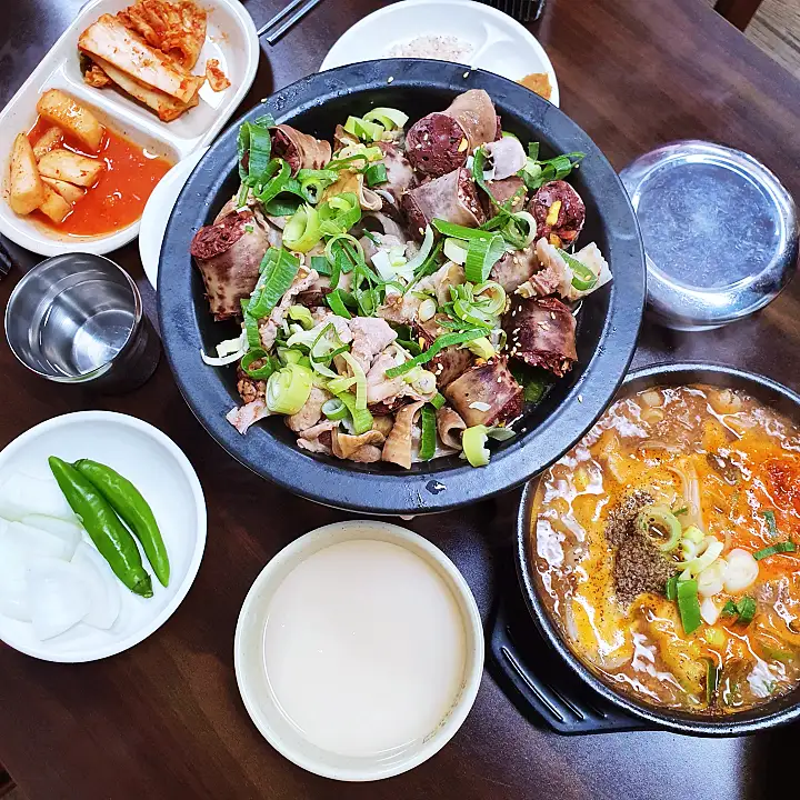 순대국밥 52년 노포 피순대 전골 순대국 수육 순창 맛집