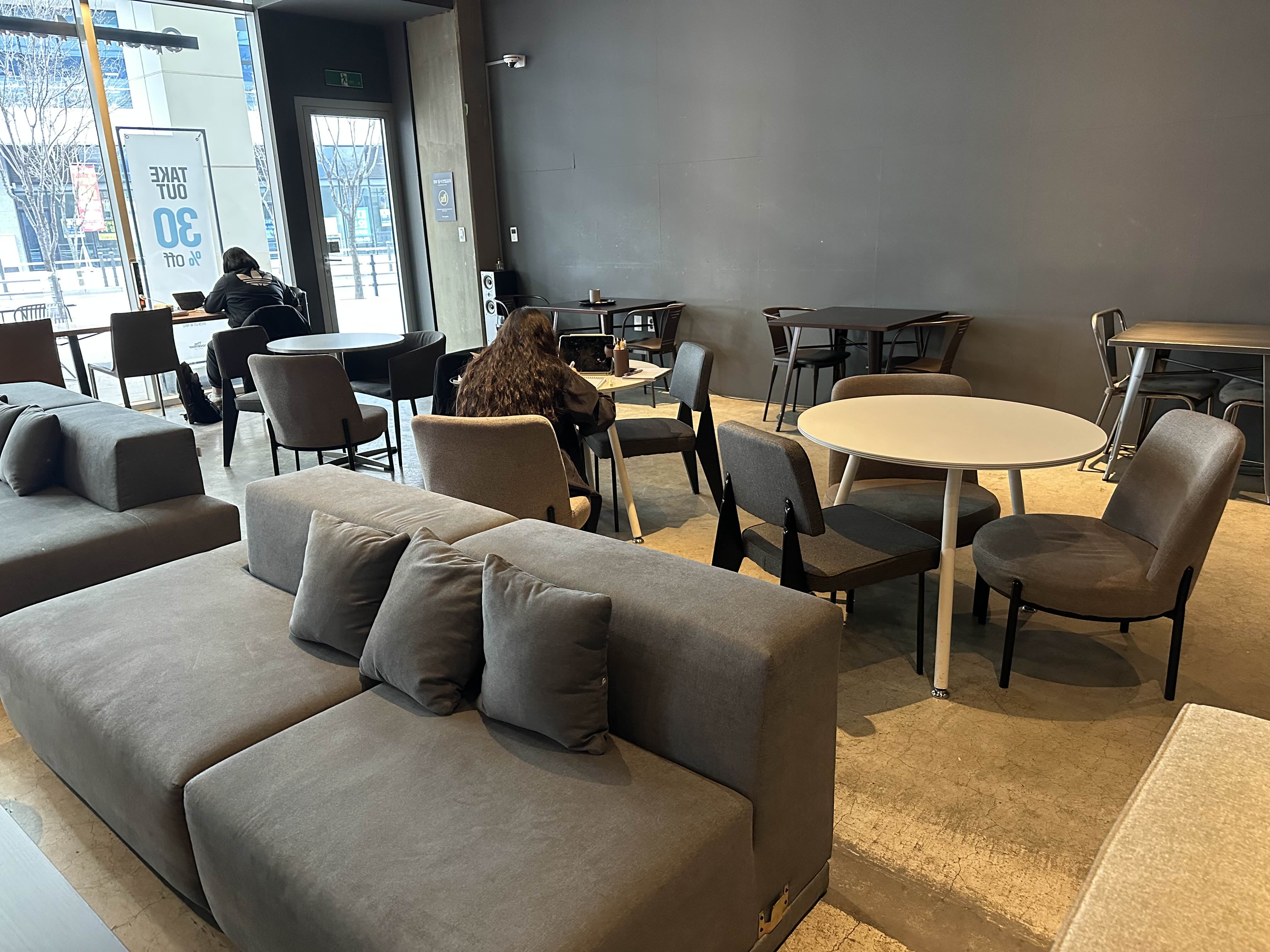 무려 연중무휴 24시간 운영하는, 14