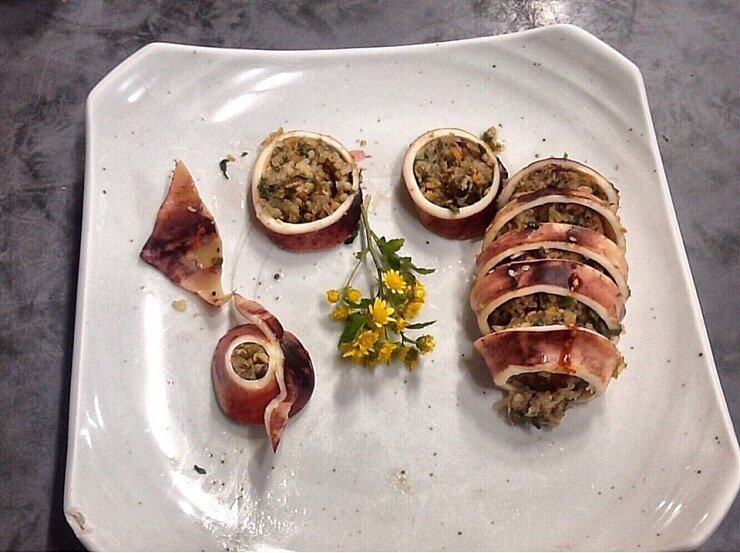  담백하고 부드러운 맛, 오징어순대(Stuffed Squid)