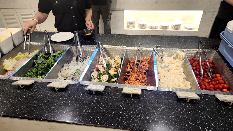 [인천 공항 맛집] 마티나 라운지 1 터미널 서편 / 뷔페 라운지 - 샐러드