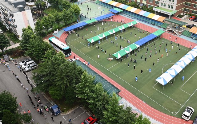  학생 집단 감염 발생 인천 초등학교, 3,000명에 대한 코로나19 전수 검사 돌입