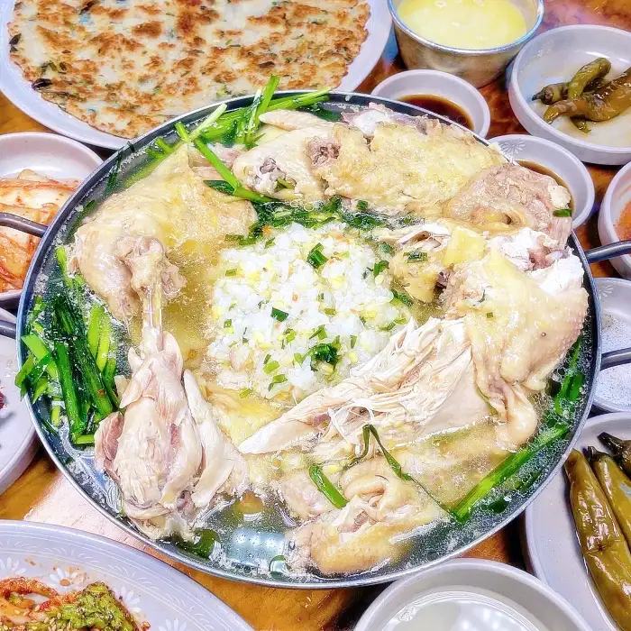 식객 허영만 백반기행 가평 남이섬 30년 전통 노포 토종닭볶음탕 토종닭 백숙 맛집