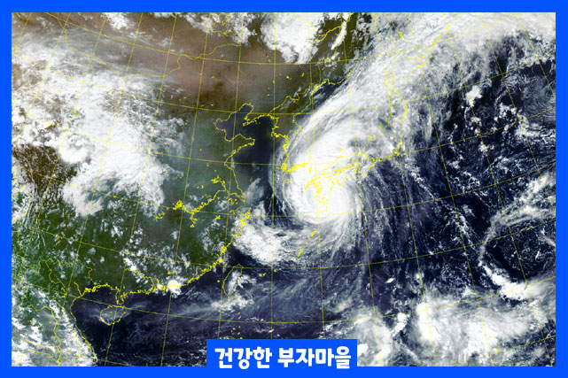 천리안 2A호 위성에서 바라본 난마돌 태풍 사진