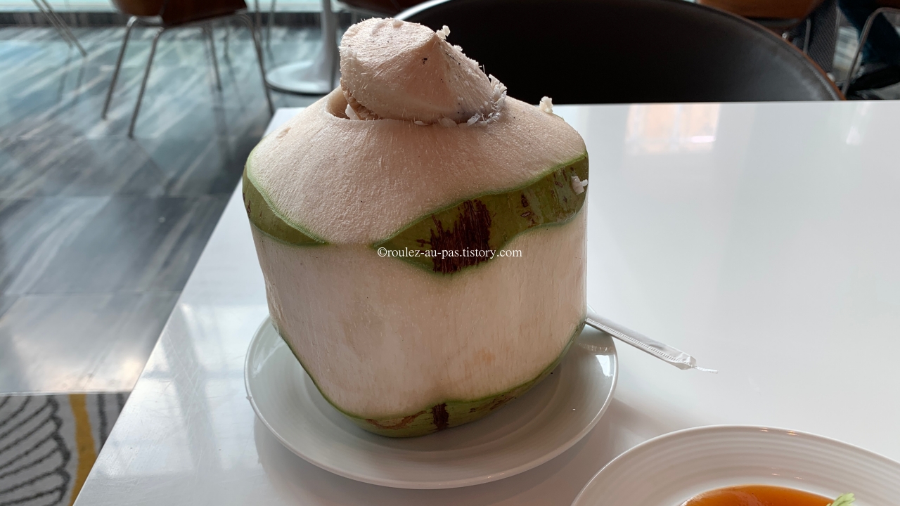 Le_Meridien_bkk_bf_coconut