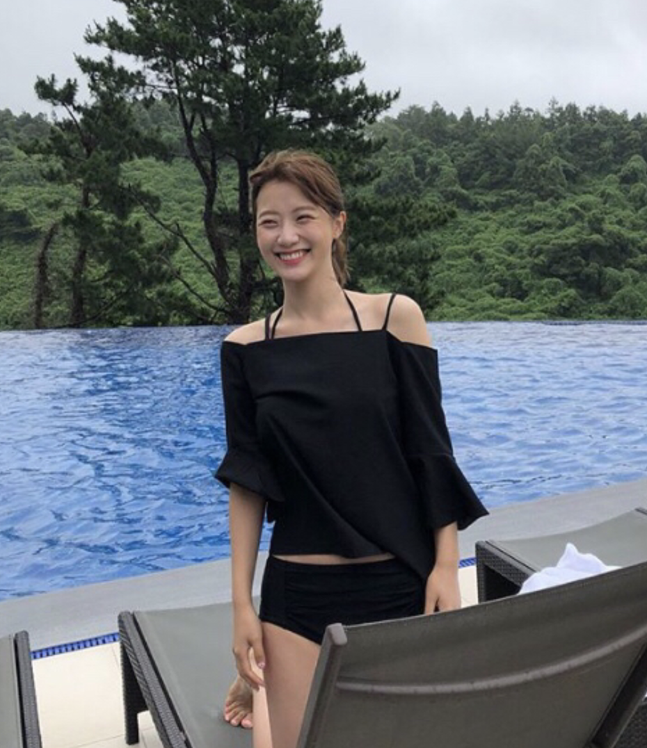김도연 수영복