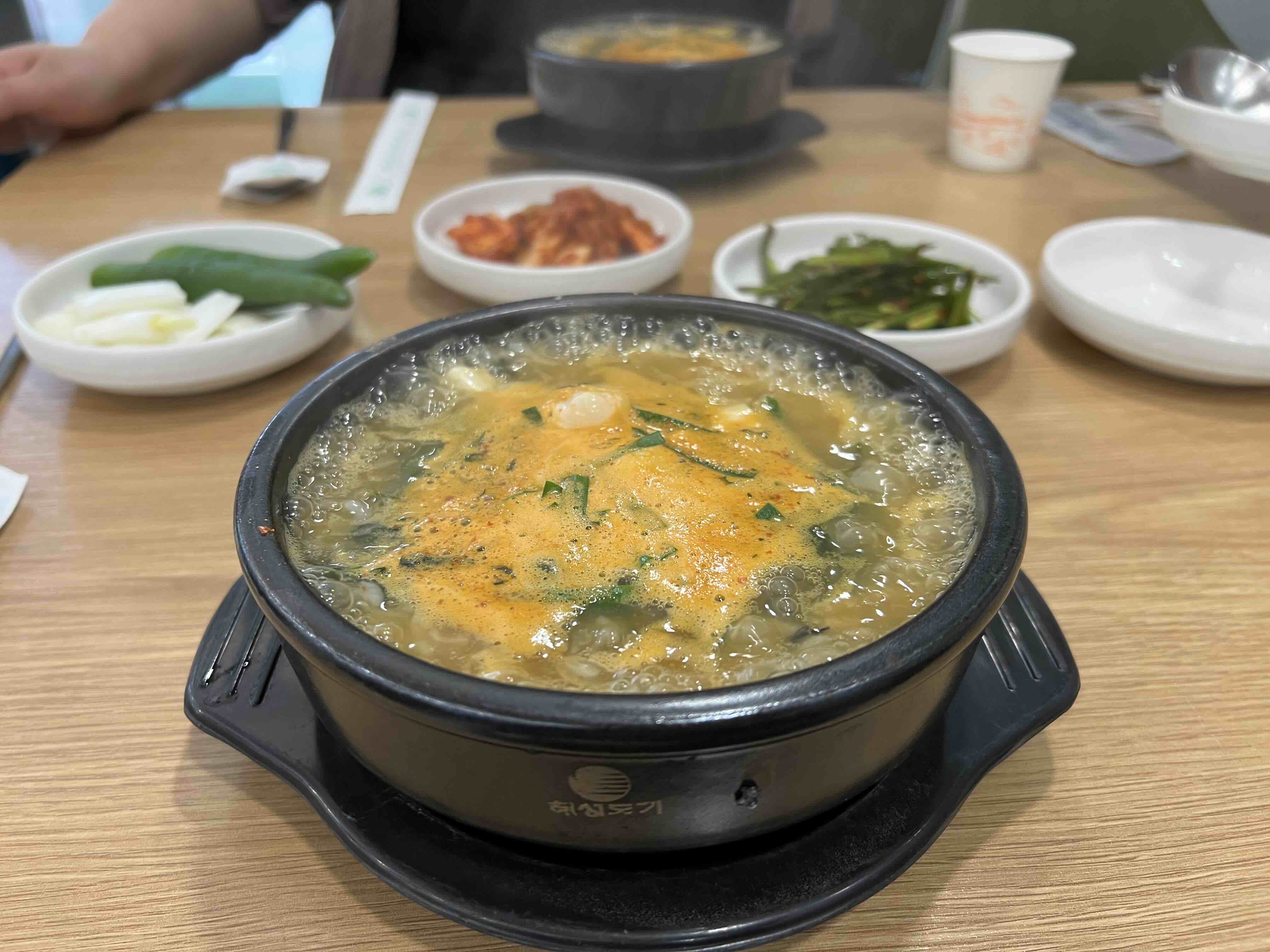 막 나온 굴 국밥