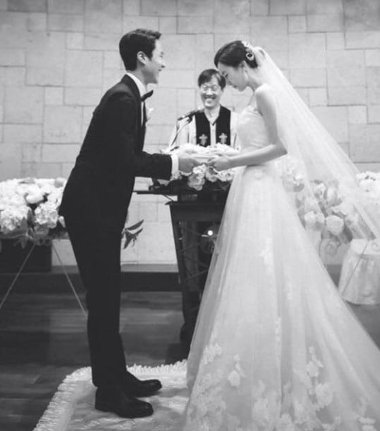 정우와-김유미의-결혼식-당시-두사람의-옆모습