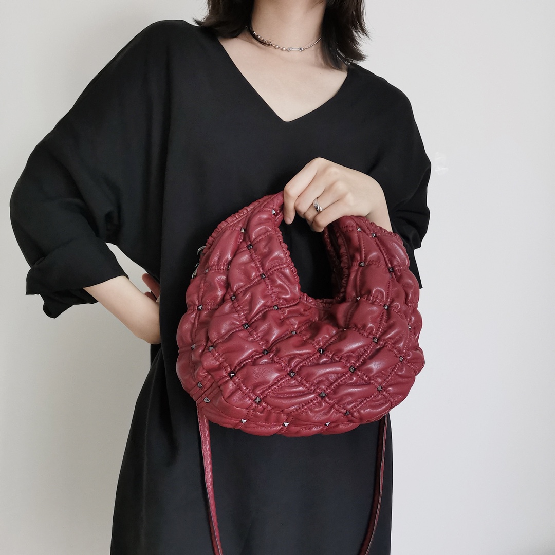  [VALENTINO] 발렌티노 스몰 사이즈 나파 가죽 SPIKEME BAG 호보 백 (3 COLOR) VW2B0H82EFZ0NO