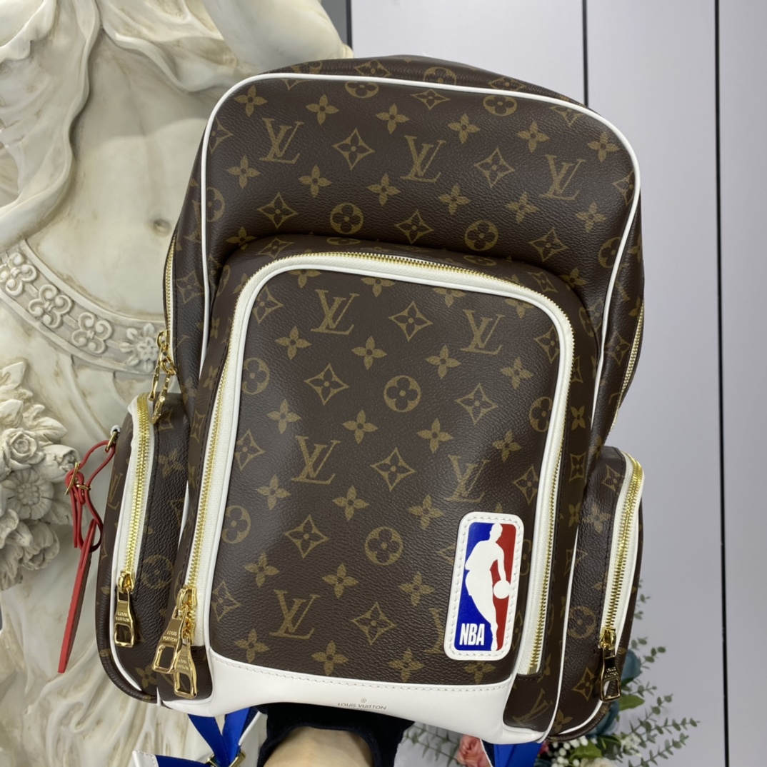  [LOUIS VUITTON x NBA] 루이비통 X NBA 컬렉션 모노그램 뉴 백팩 M45581