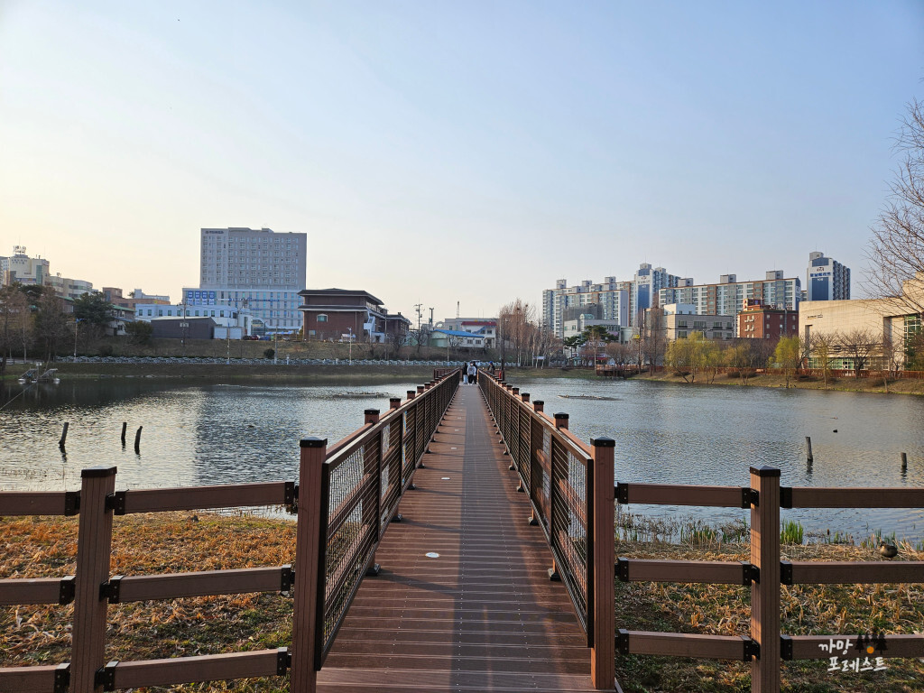 봉담호수공원 산책로