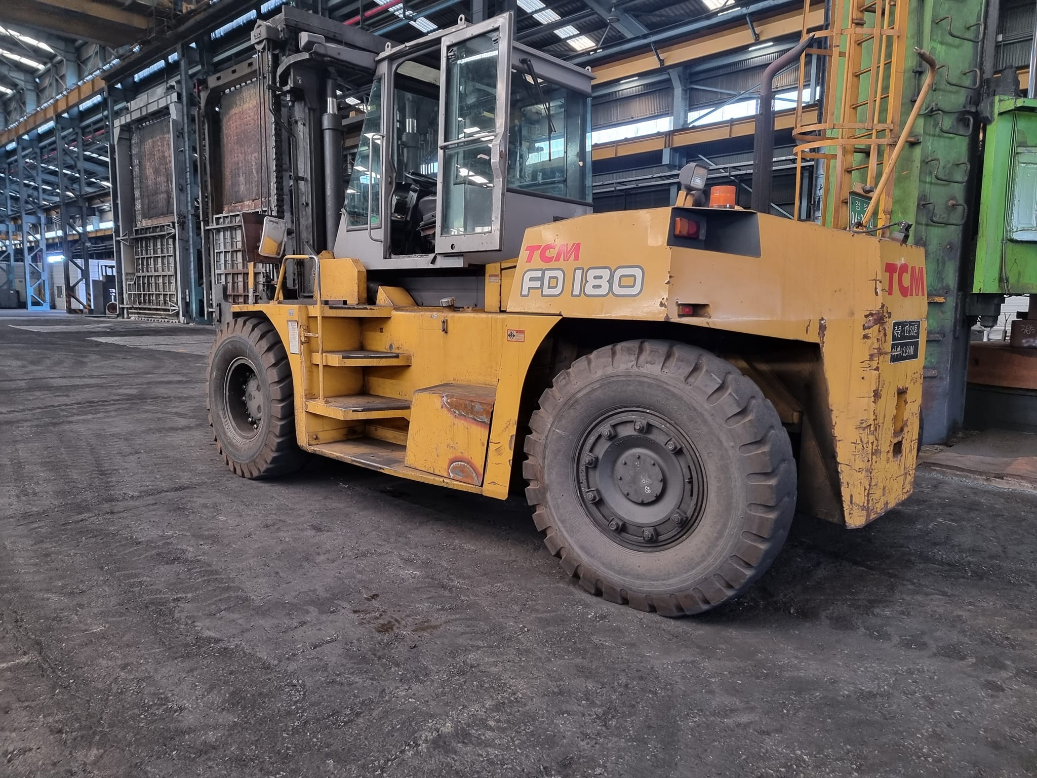  YCM FD180 2008년식 8000만원 판매합니다.