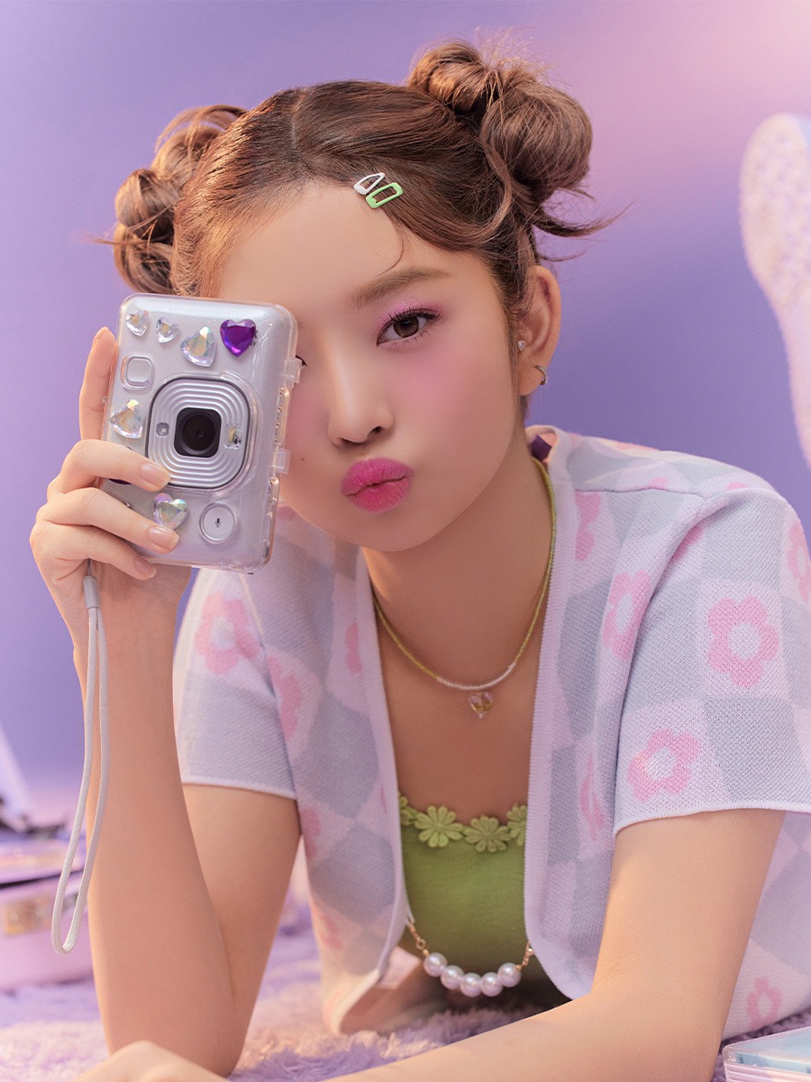  키치한 컨셉이 찰떡인 아이브 레이 화보
