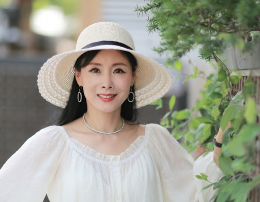  가수 정서임 가요 무대 출연 및 고향 결혼