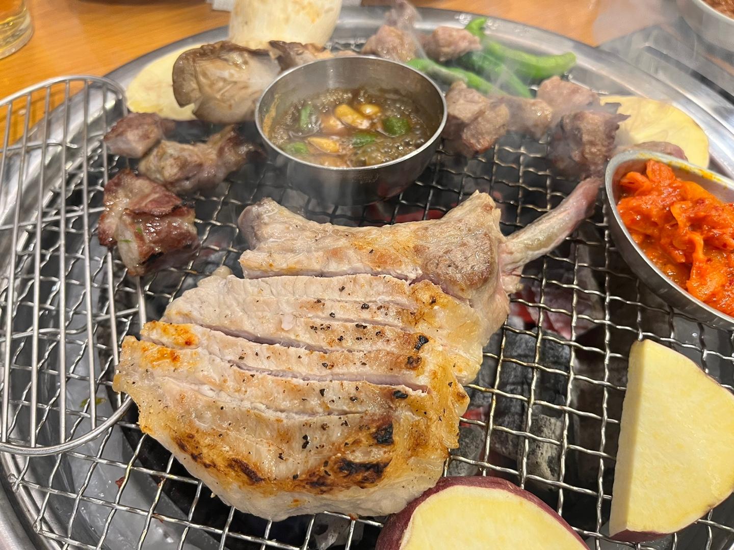 흑토리숯불구이 이미지
