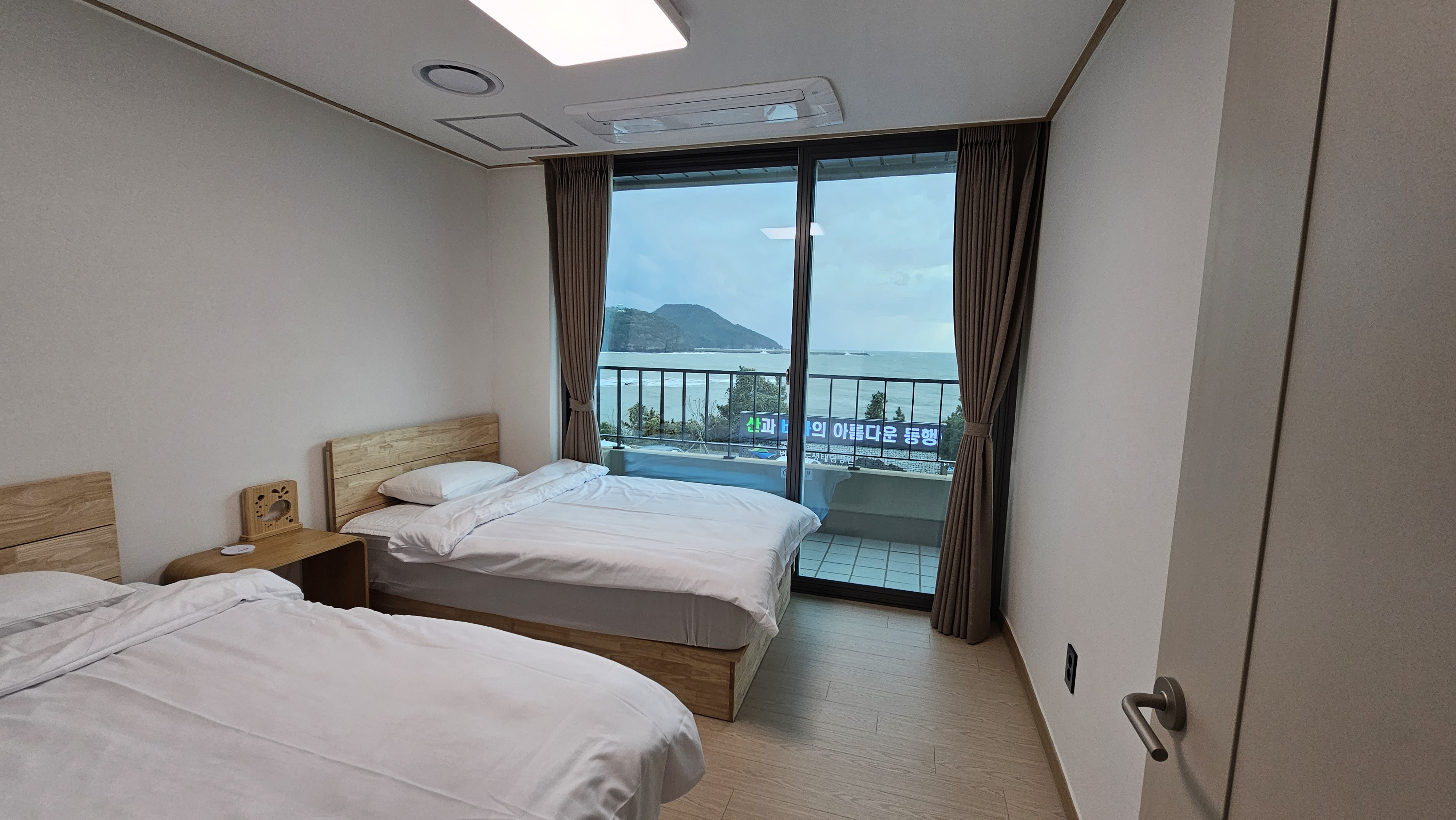 변산반도 생태탐방원 4인실 숙소 안방뷰