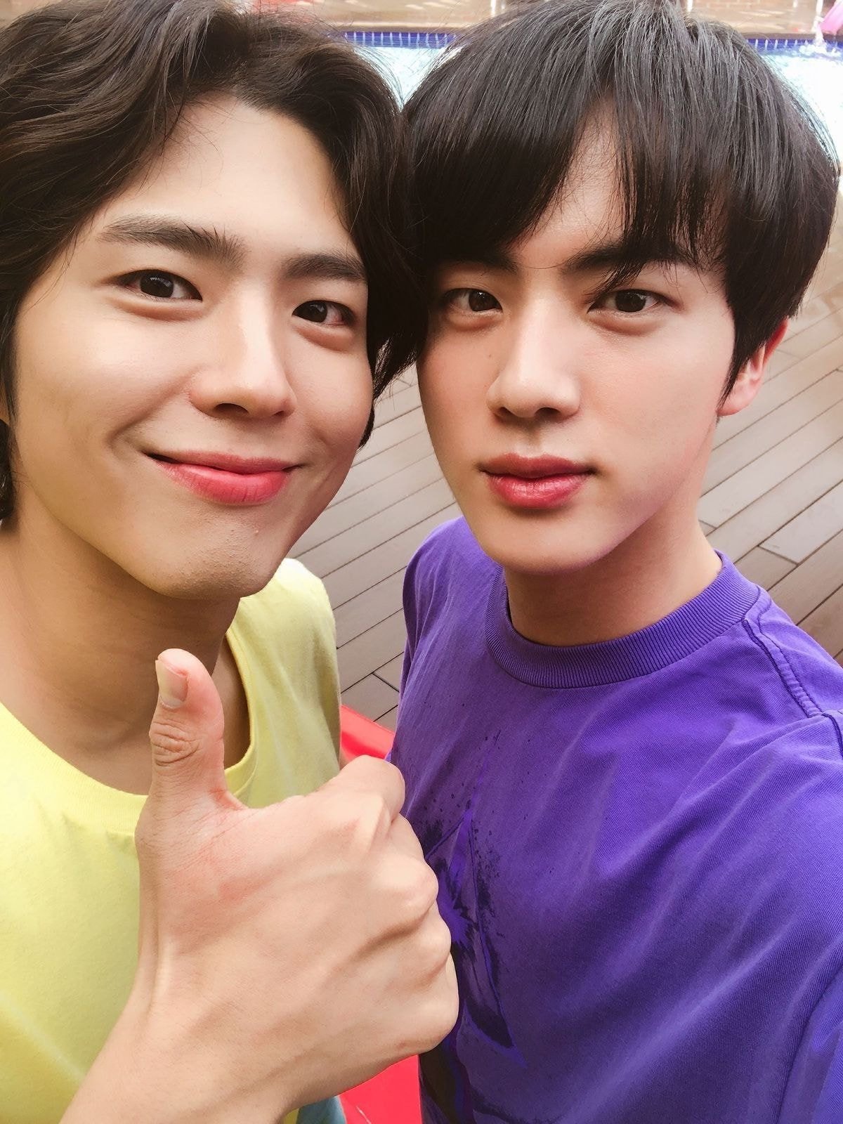  방금 올라온 박보검, 방탄 진 투샷 셀카.jpg