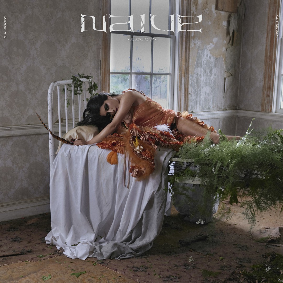  Gia Woods - NAIVE
