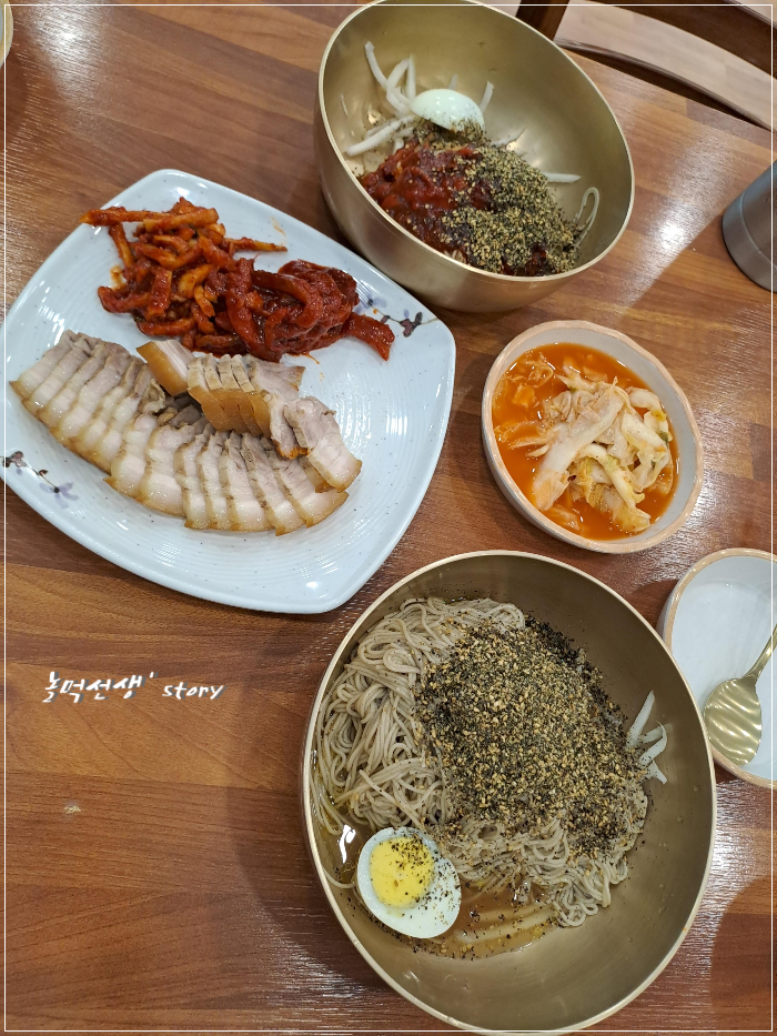 메밀막국수와 수육 사진