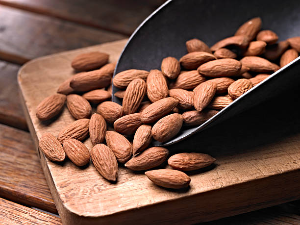 Recommended Snacks for Blood Sugar Management: Discover the Benefits of Almonds.