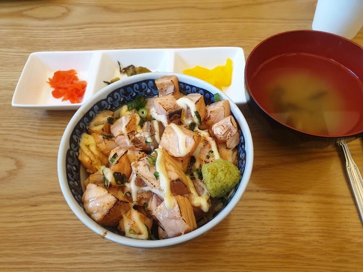 판교-킨파-연어덮밥