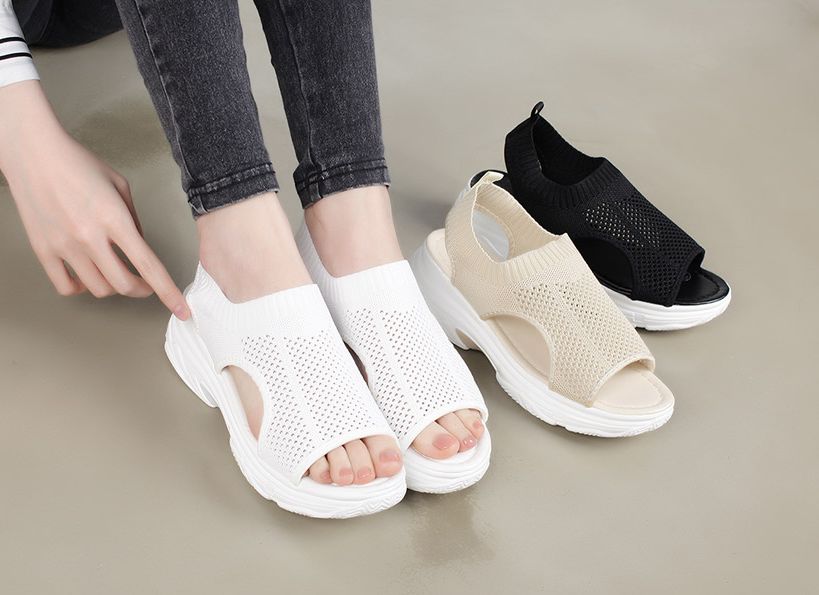  발이 편안한 패브릭 짜임 4.5cm 스니커즈샌들