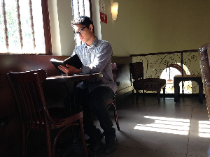 카페에서 책 펴고 공부하는 게 허세일까&#44; 백색소음이 집중력에 미치는 영향.