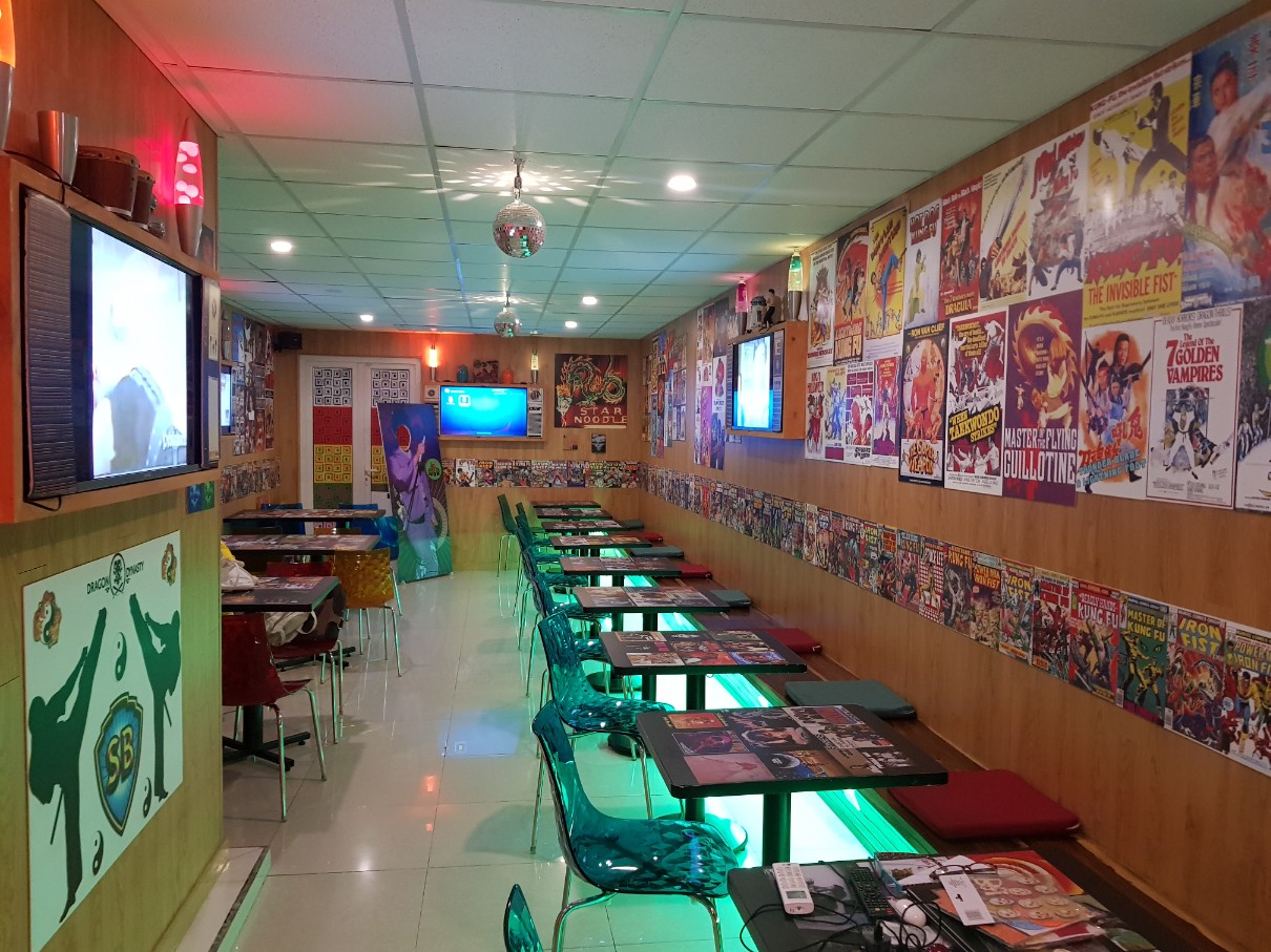 호치민 1군 아메리칸 차이니즈 푸드 전문점 Kung Fu Wok HCMC - 2층 식당 내부