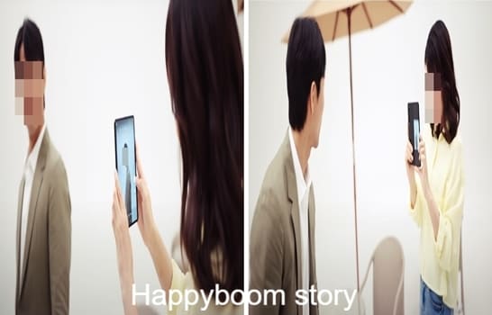 갤럭시-Z-폴드-3의-듀얼-프리뷰-기능을-이용하여-연인간에-사진을-촬영하고-있는-모습