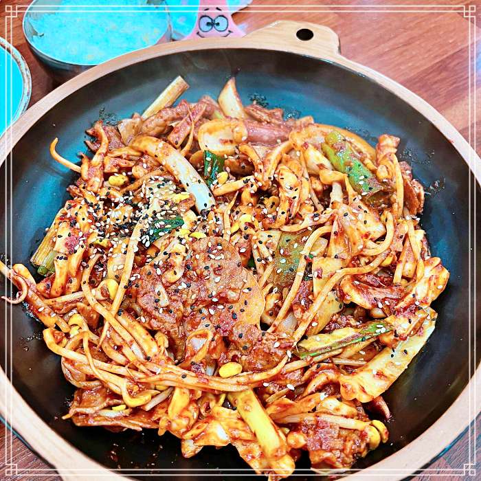  6월 16일 생방송 오늘저녁 옆집 부자의 비밀 노트 대전 정부청사 둔산동 75년 전통, 전통 방식, 자연건조 중면 국수, 부여국수 직장인 점심 메뉴의 제왕! 오징어불고기 맛집 위치