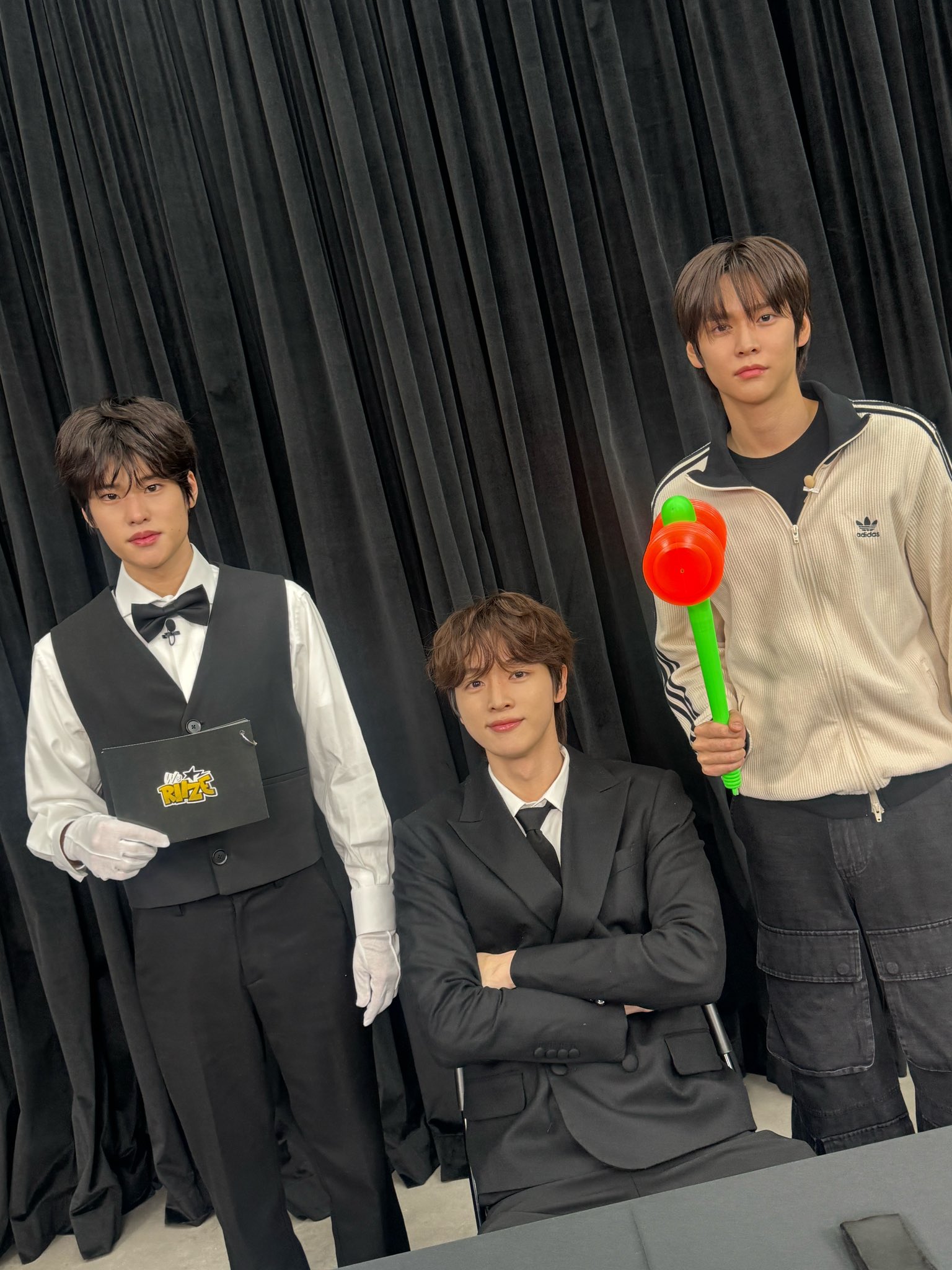 20250420위라이즈트위터공계가족사진