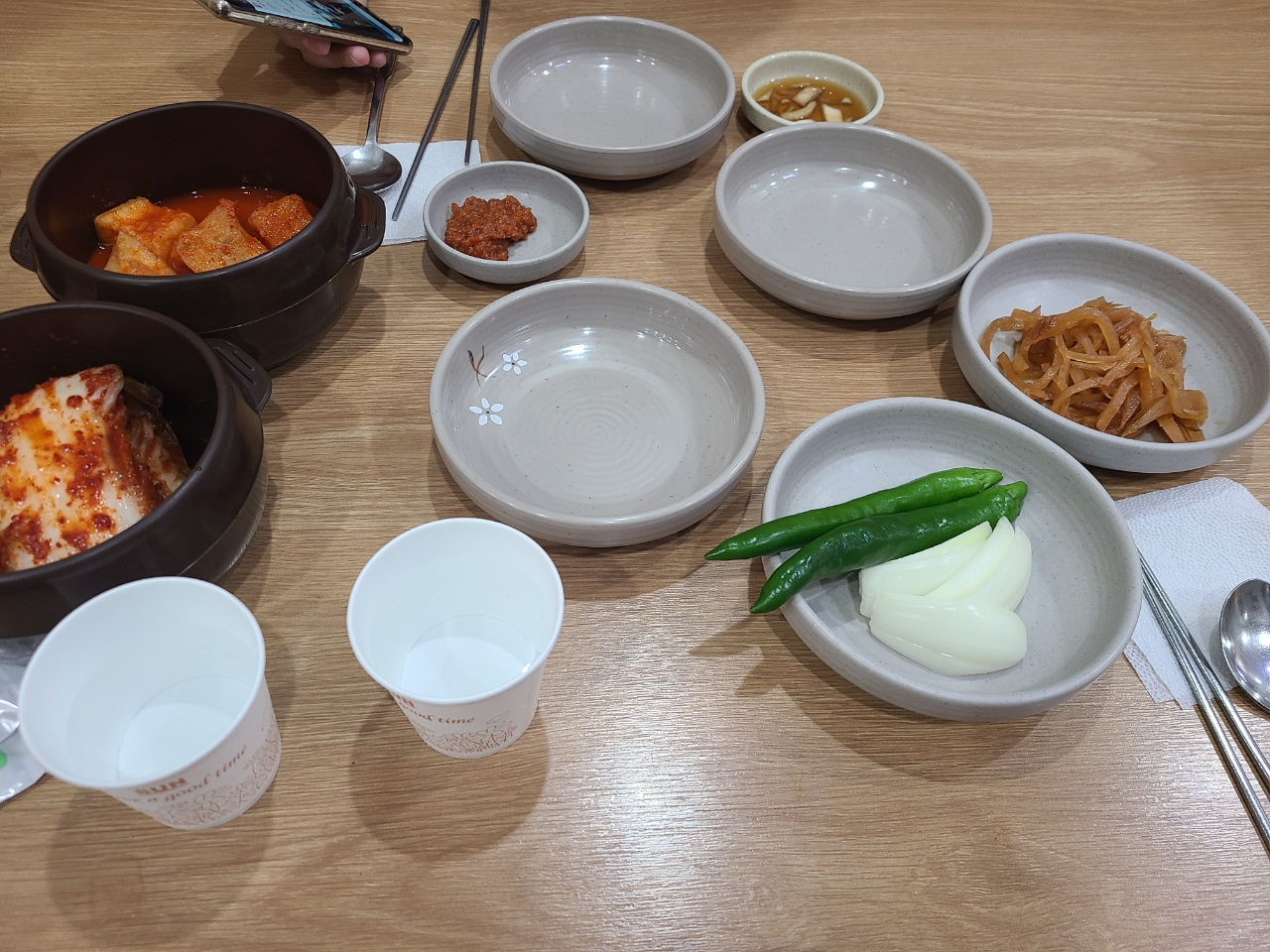 중리동-맛집-유가옥-설렁탕-추천-맛집-본점-김치-양파-고추