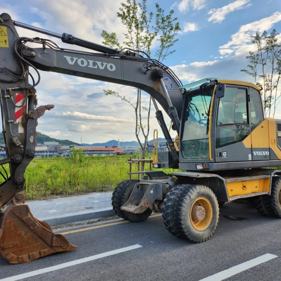  볼보 EW140E 2015년식 5900만원 판매합니다.