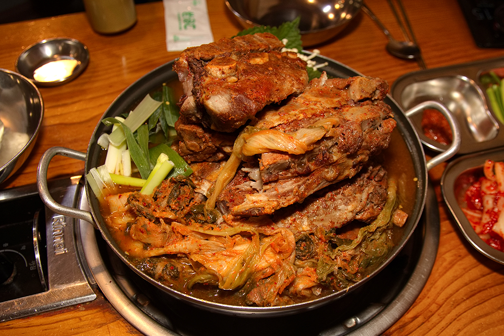 장수감자탕 이미지