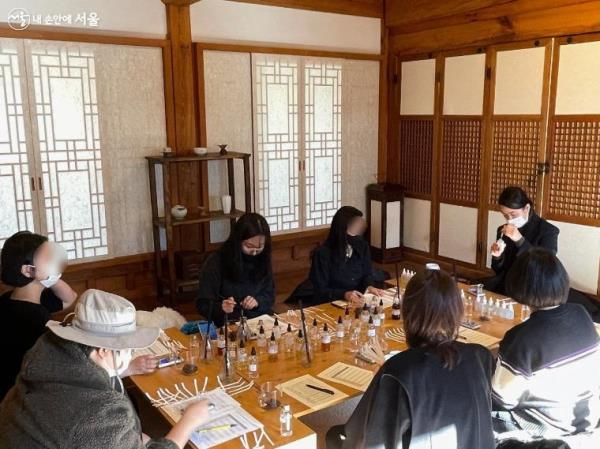 체험 프로그램에 참여하려면 사전신청을 통해 선정되어야 할 수 있다