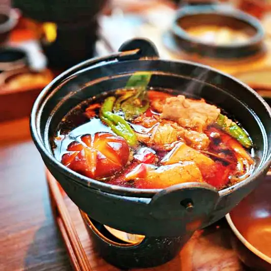  생방송투데이 창신동 절벽마을 차돌박이매콤토마토전골 맛집 12월26일 촬영해도될까요 데이트코스 핫플 우물집 차돌박이매콤토마토솥밥, 우삼겹맛간장전골 가격 위치 어디