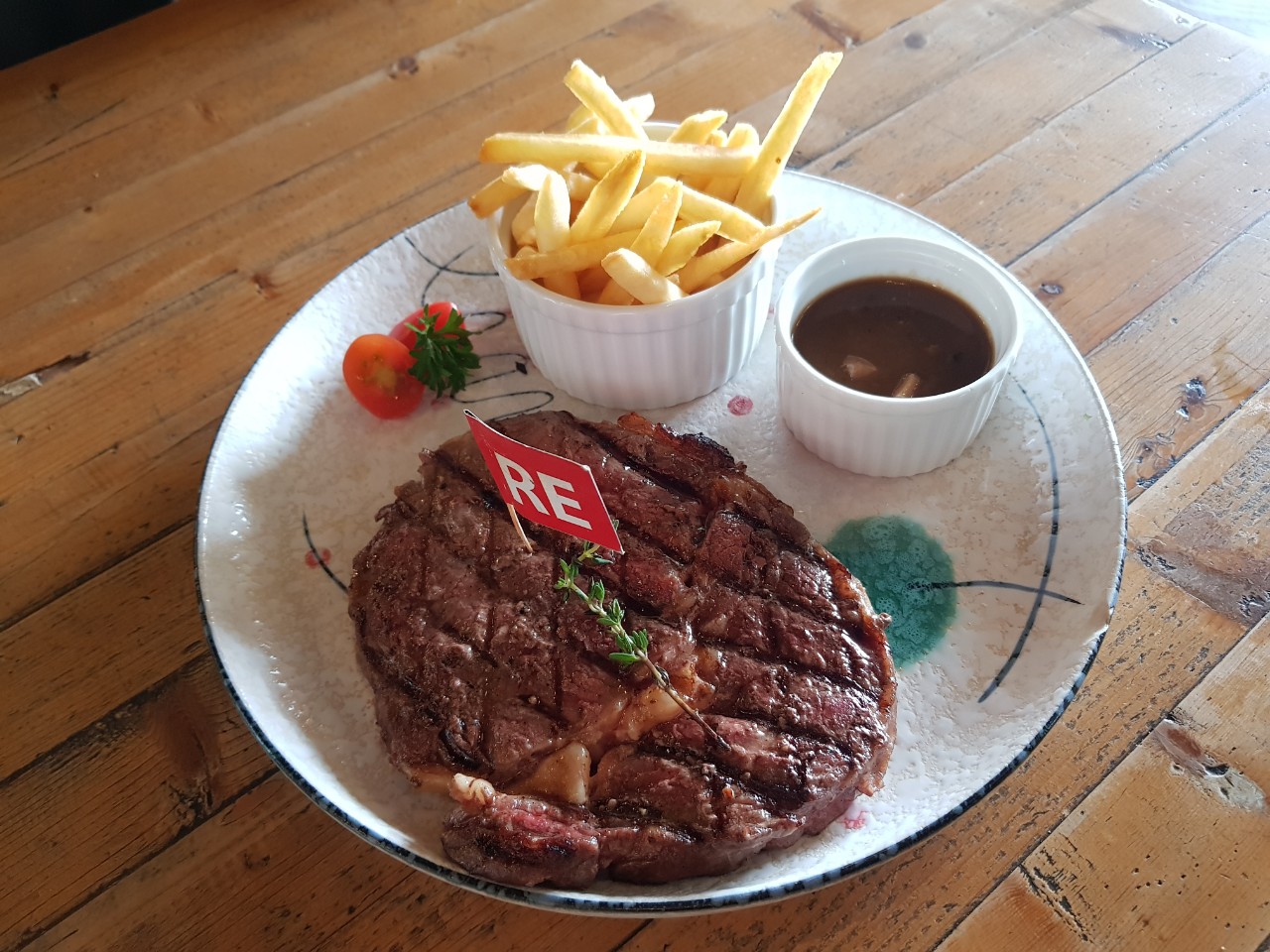 호치민 Downtown Steakhouse 립아이 스테이크