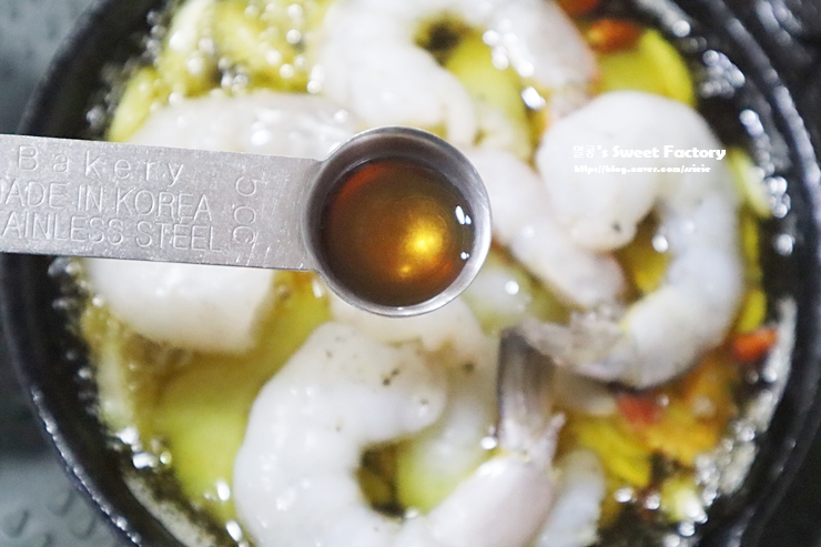 새우 감바스를 만드는 방법은 감바스 알 아질요 새우이다. 13