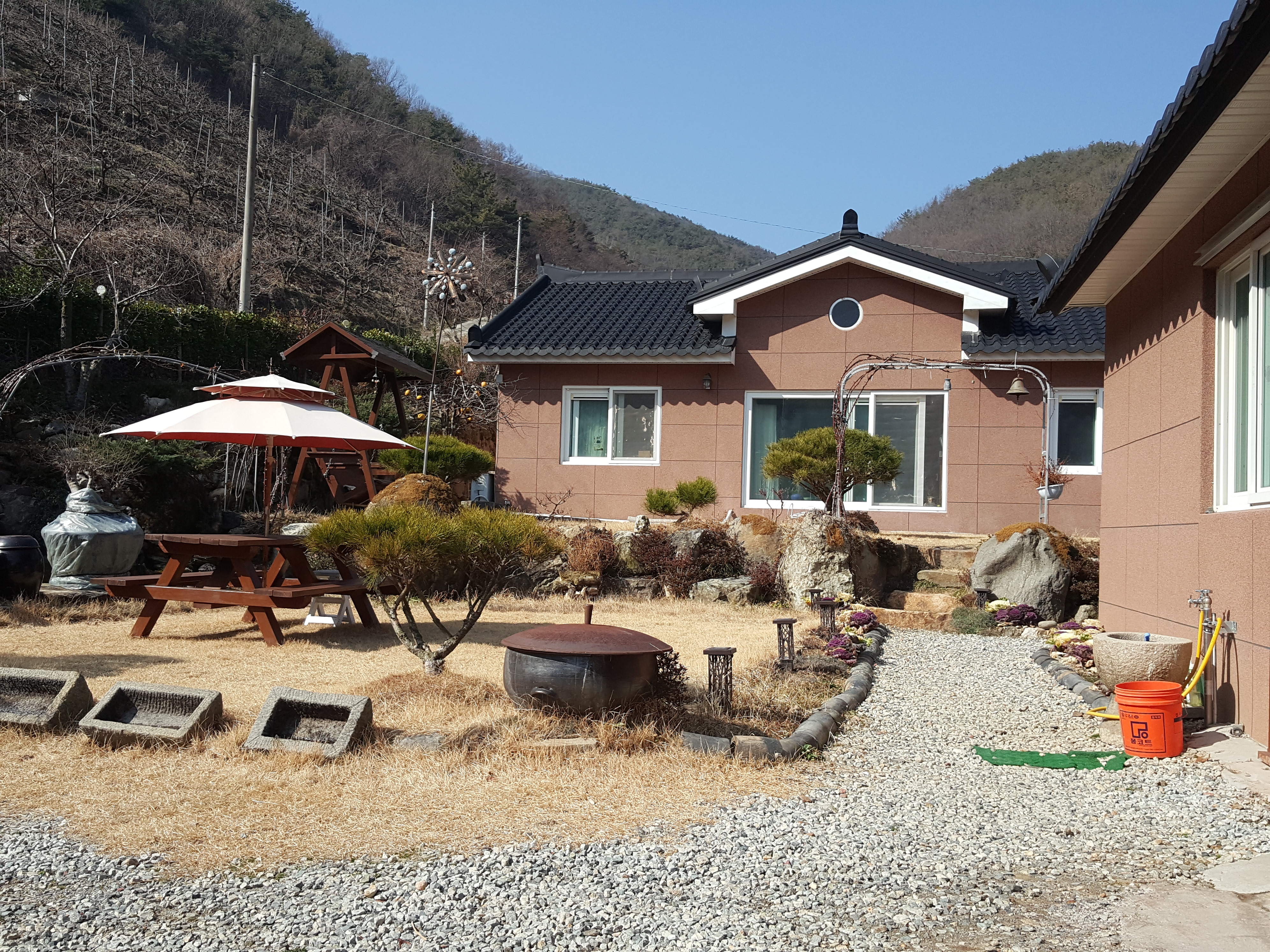  (땅나라 204번) 부산,울산,밀양,창녕과 가까운 밀양 무안면, 전원주택 총450평 매매합니다.  /  문의 055)585-0053