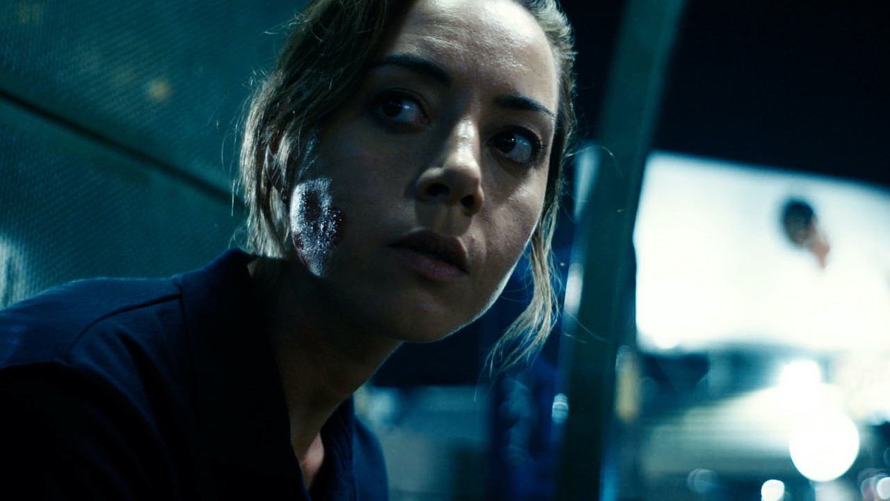 영화 &quot;에밀리: 범죄의 유혹&quot;에서 주인공 에밀리 역할을 맡은 배우 오브리 플라자의 모습이다.