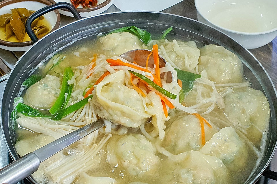 전통손만두국 이미지