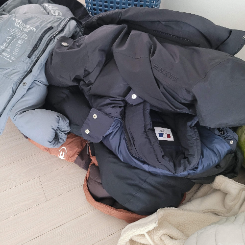 세탁용 실내 장식품 더미