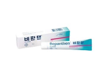 비판텐연고는 덱스판테놀을 주요 성분으로 사용하여 피부재생을 촉진하고 피부 진정에 도움을 주는 제품입니다.