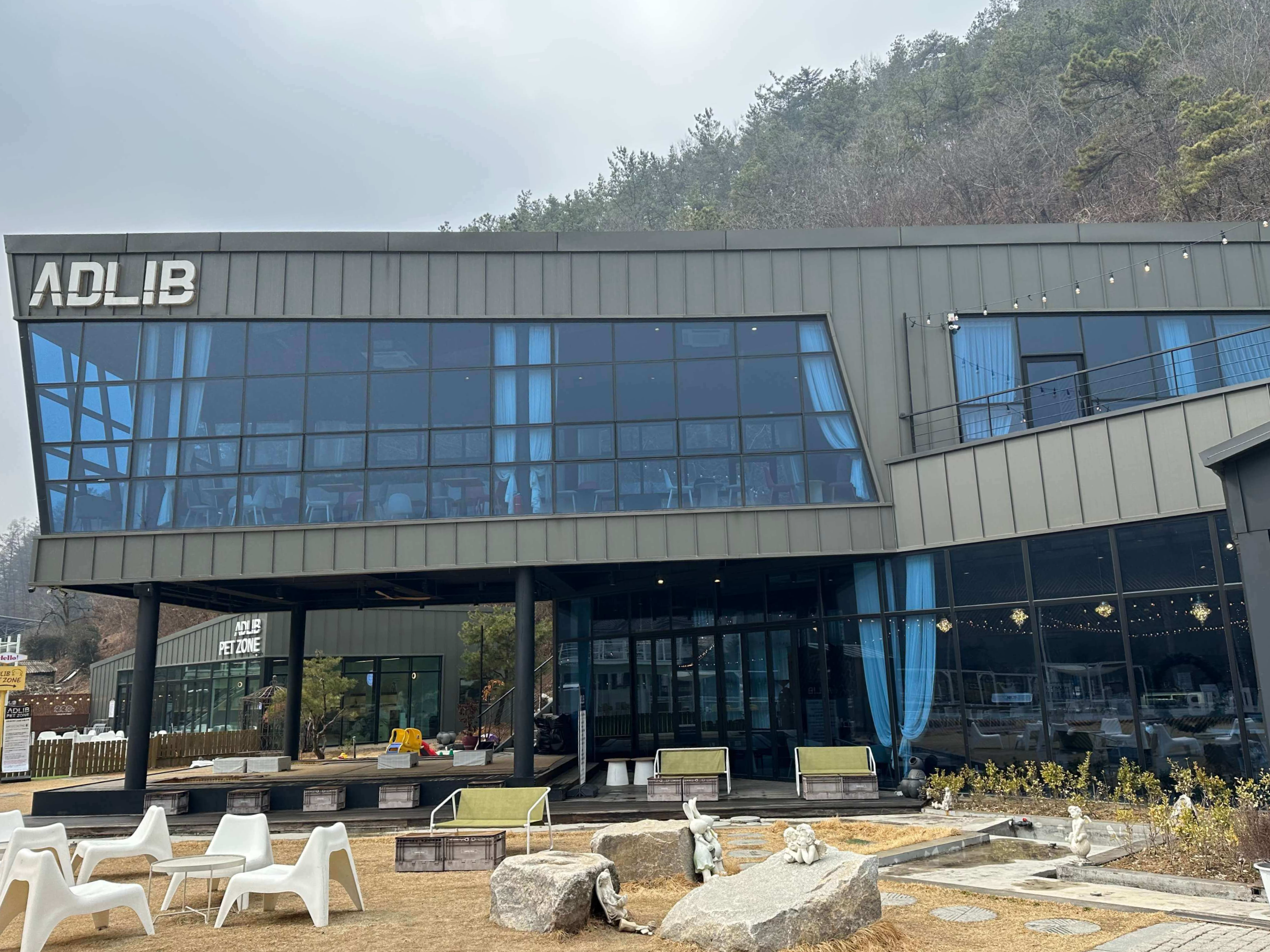  전주 대형카페 애드리브(ADLIB)를 소개합니다.