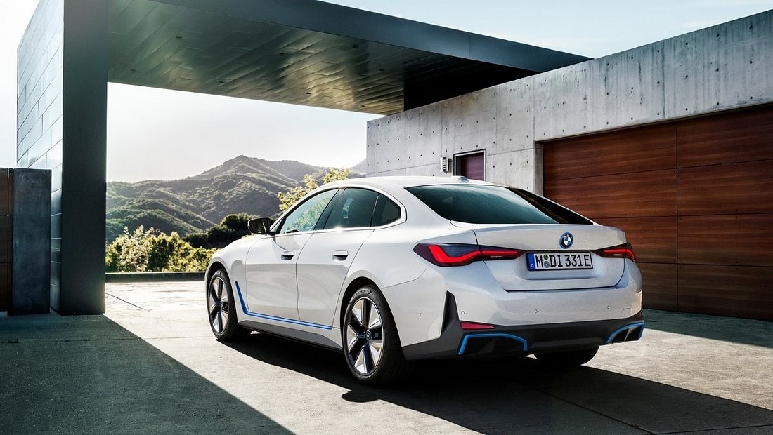 BMW i4 후면사진출처 다음 자동차