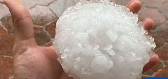  한 살 짜리 여아, 우박에 맞아 사망...수십명 부상...얼마나 크길래 VIDEO: One-year-old girl is killed after horror hail storm in Spain